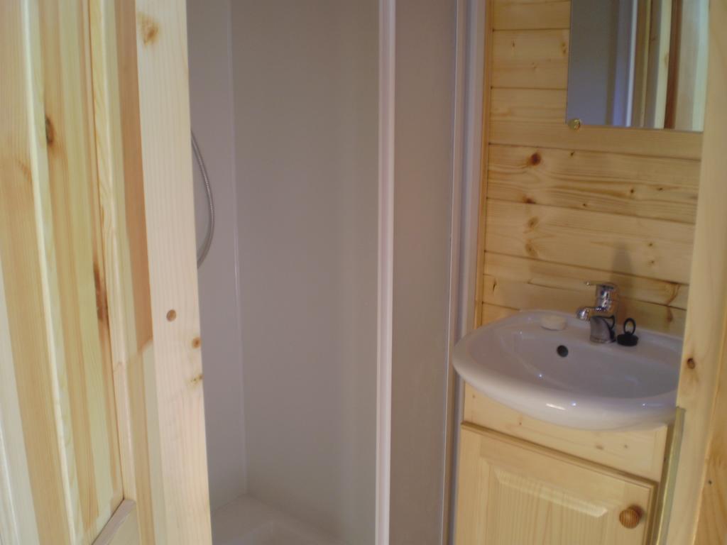 Les Roziers - Roulotte Bed and Breakfast Bagnac Kamer foto